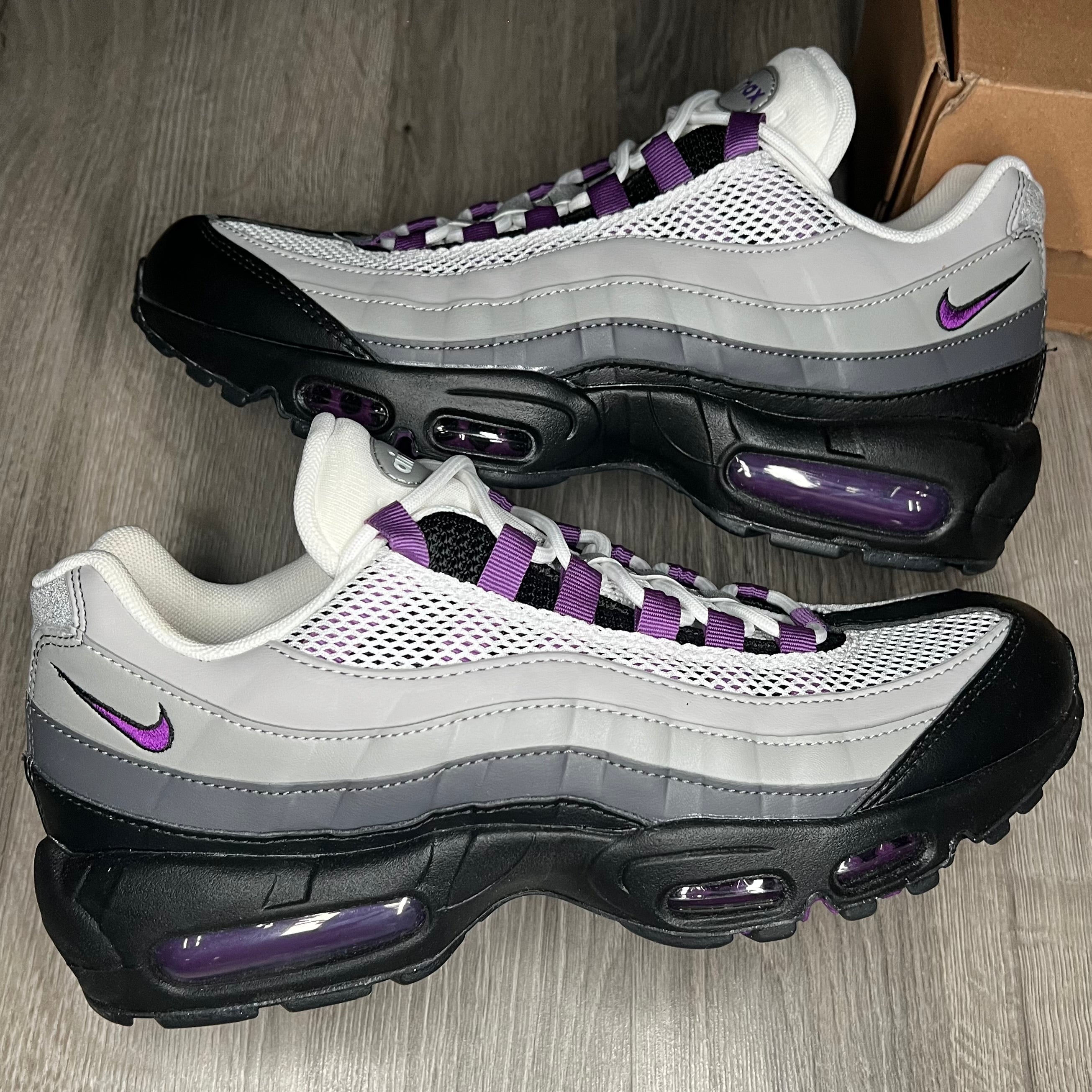 Purple nike 95 hotsell