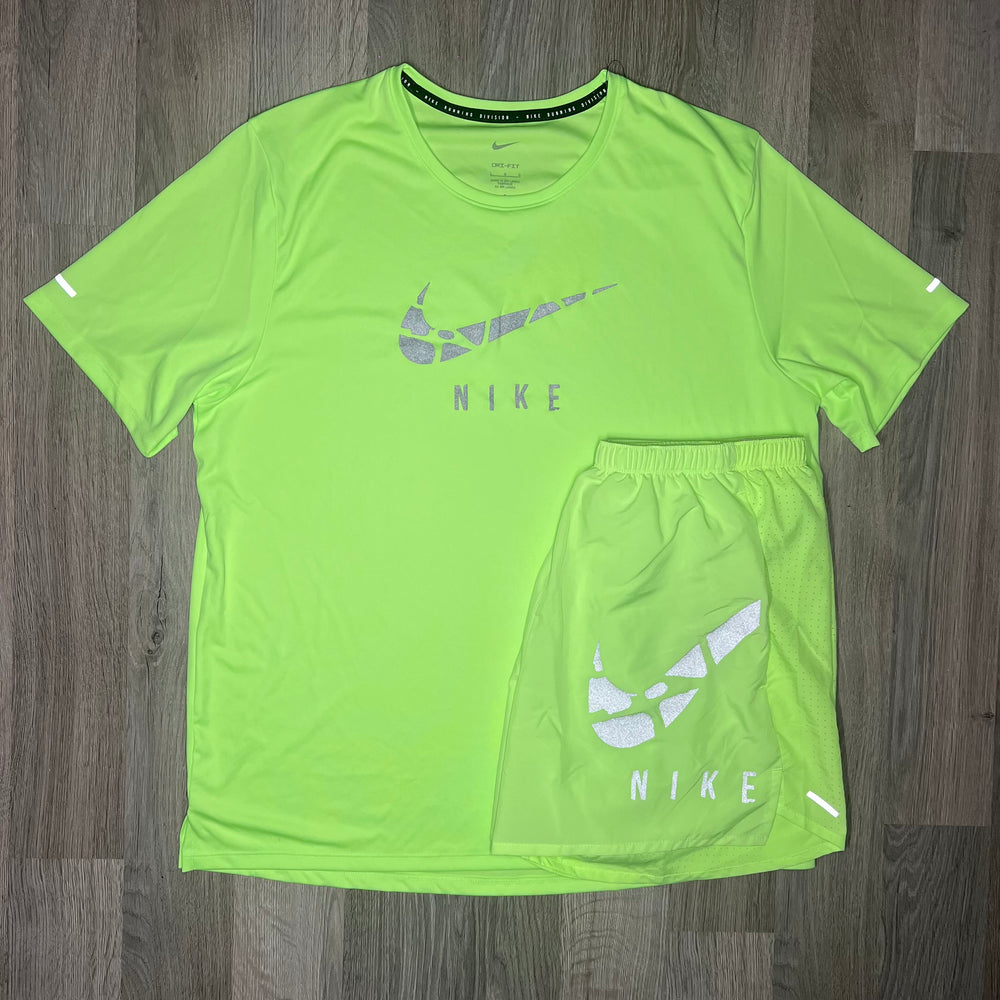 Nike Run Division Swoosh Challenger Tee & Shorts Set - Ghost Green