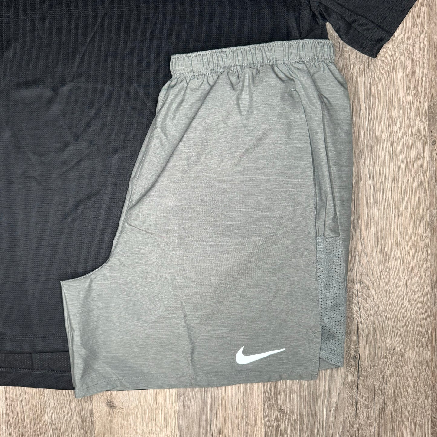 Nike Miler & Challenger Set - Tee & Shorts - Black / Grey