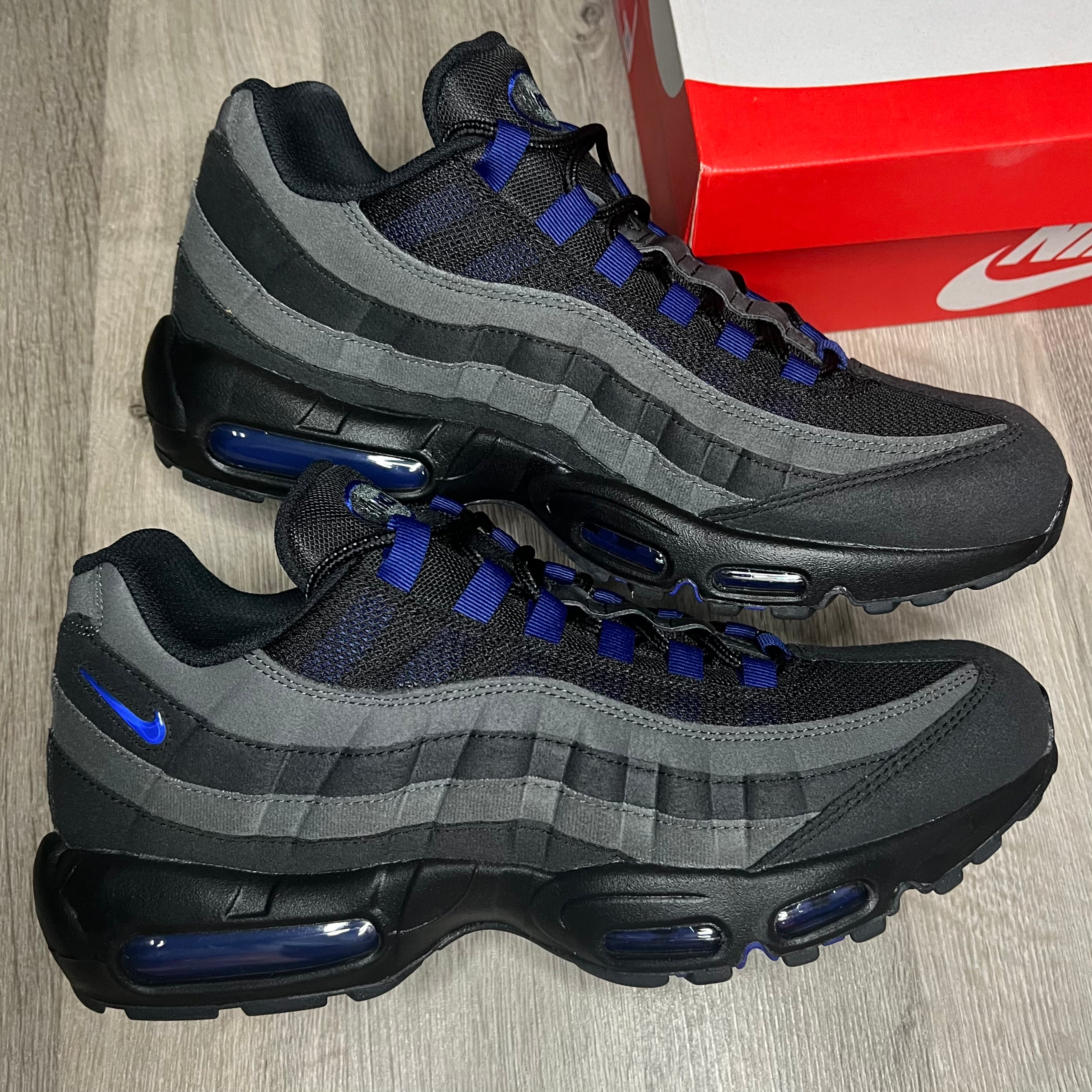 Nike air max 95 black and on sale blue