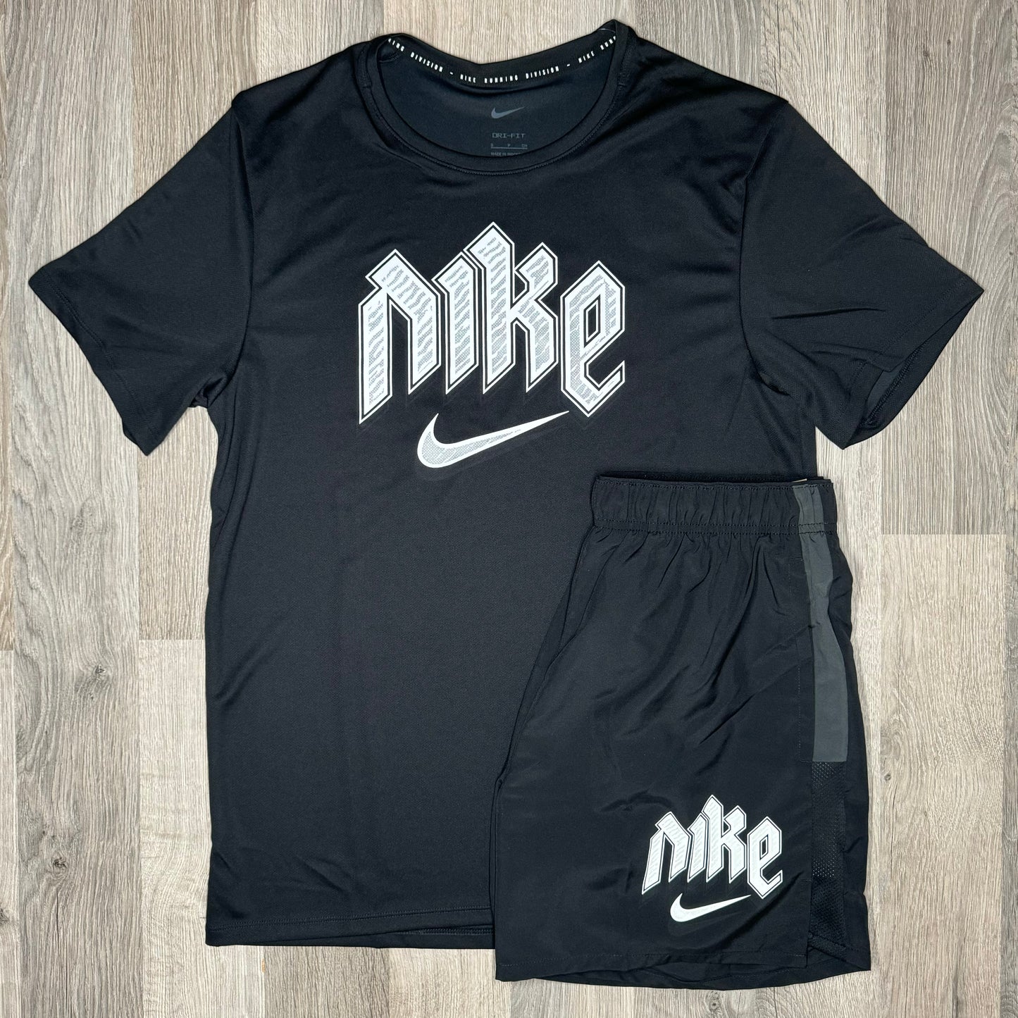 Nike Run Division Miler / Challenger Set - Tee & Shorts - Black