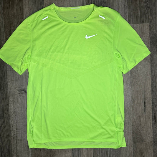 Nike Rise 365 Tee Ghost Green