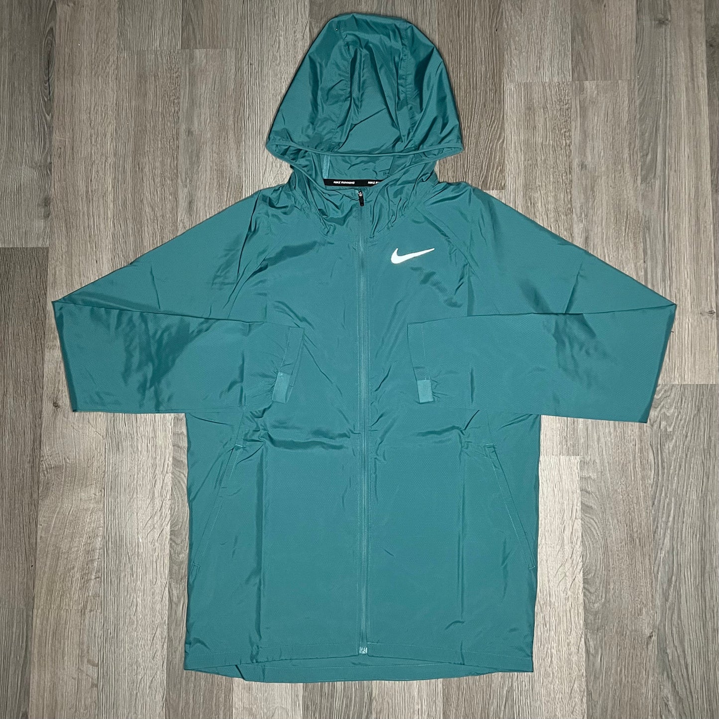 Nike windbreaker hotsell short set