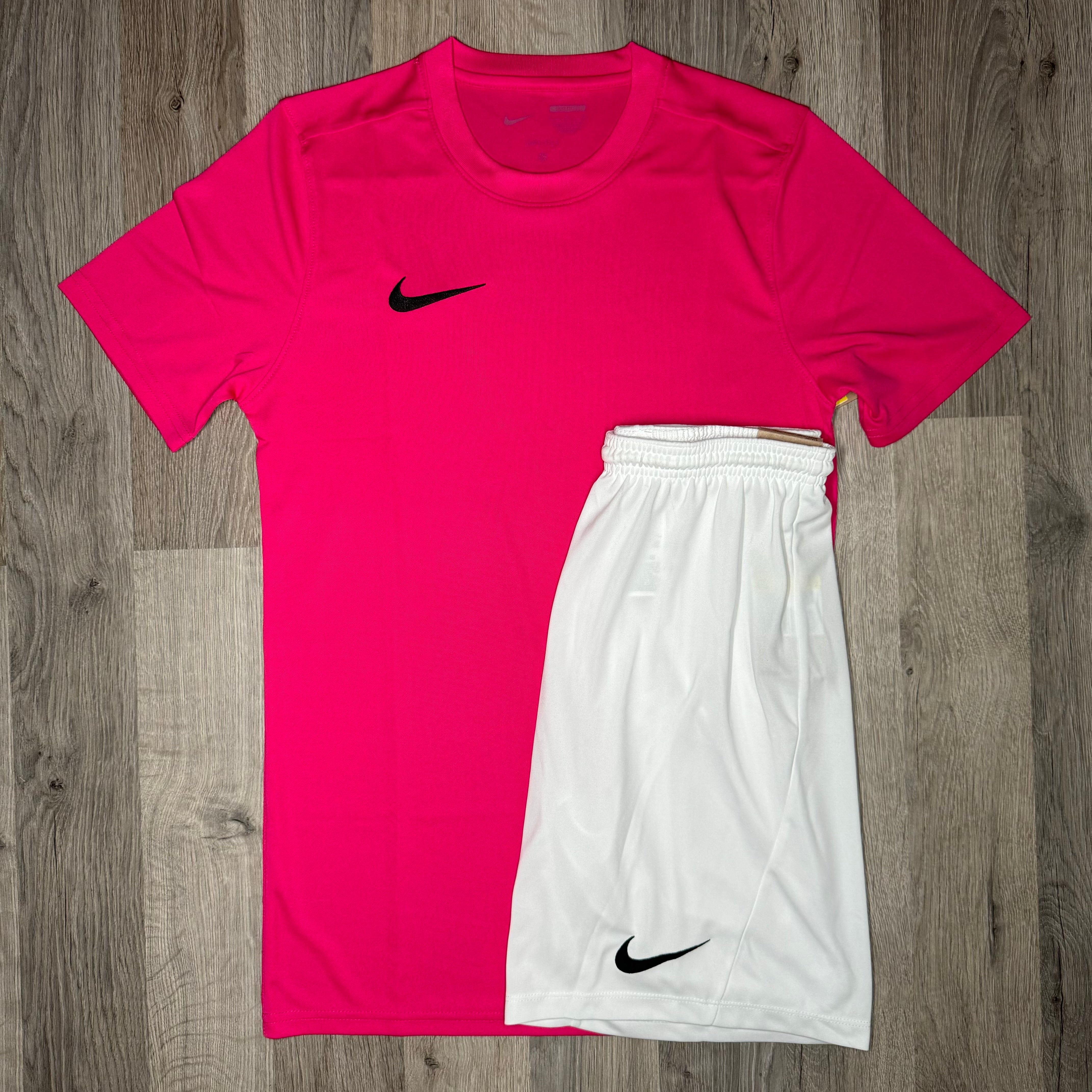 Pink and white nike shorts online