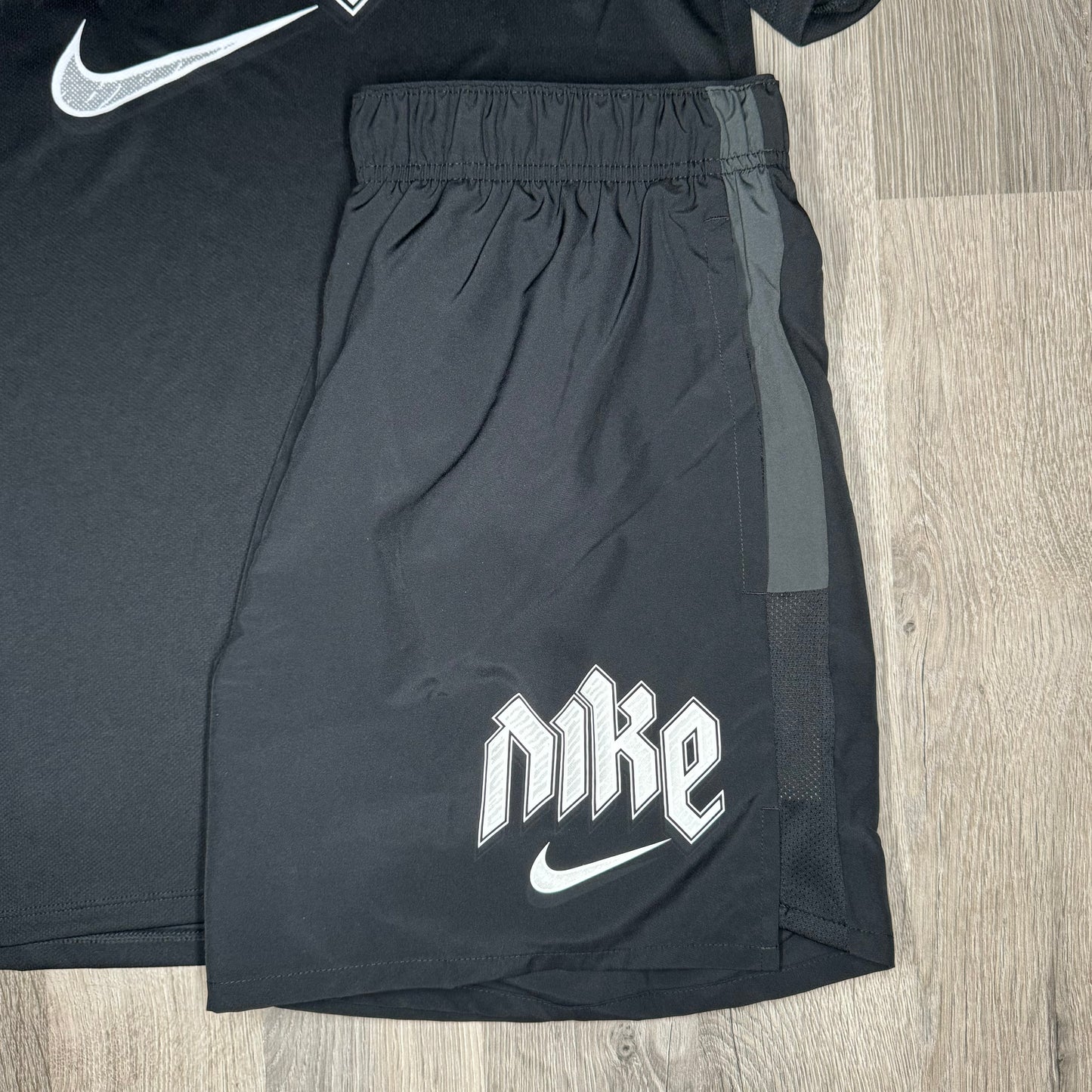 Nike Run Division Miler / Challenger Set - Tee & Shorts - Black