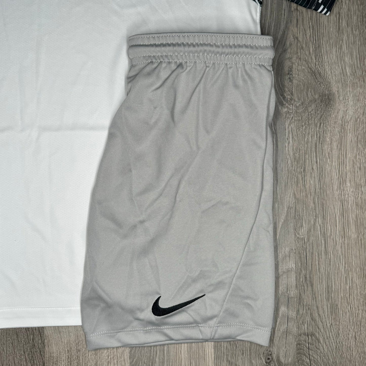 Nike Dri Fit Academy Set - Tee & Shorts - White / Grey (Junior)