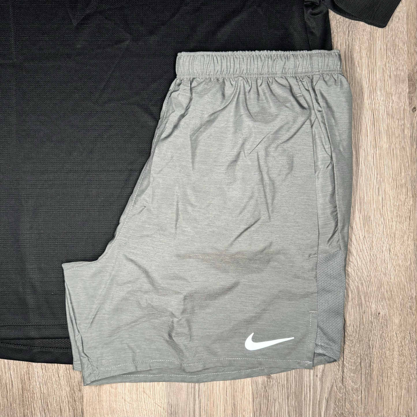 Nike Miler & Challenger Short Set - Tee & Shorts - Black / Grey