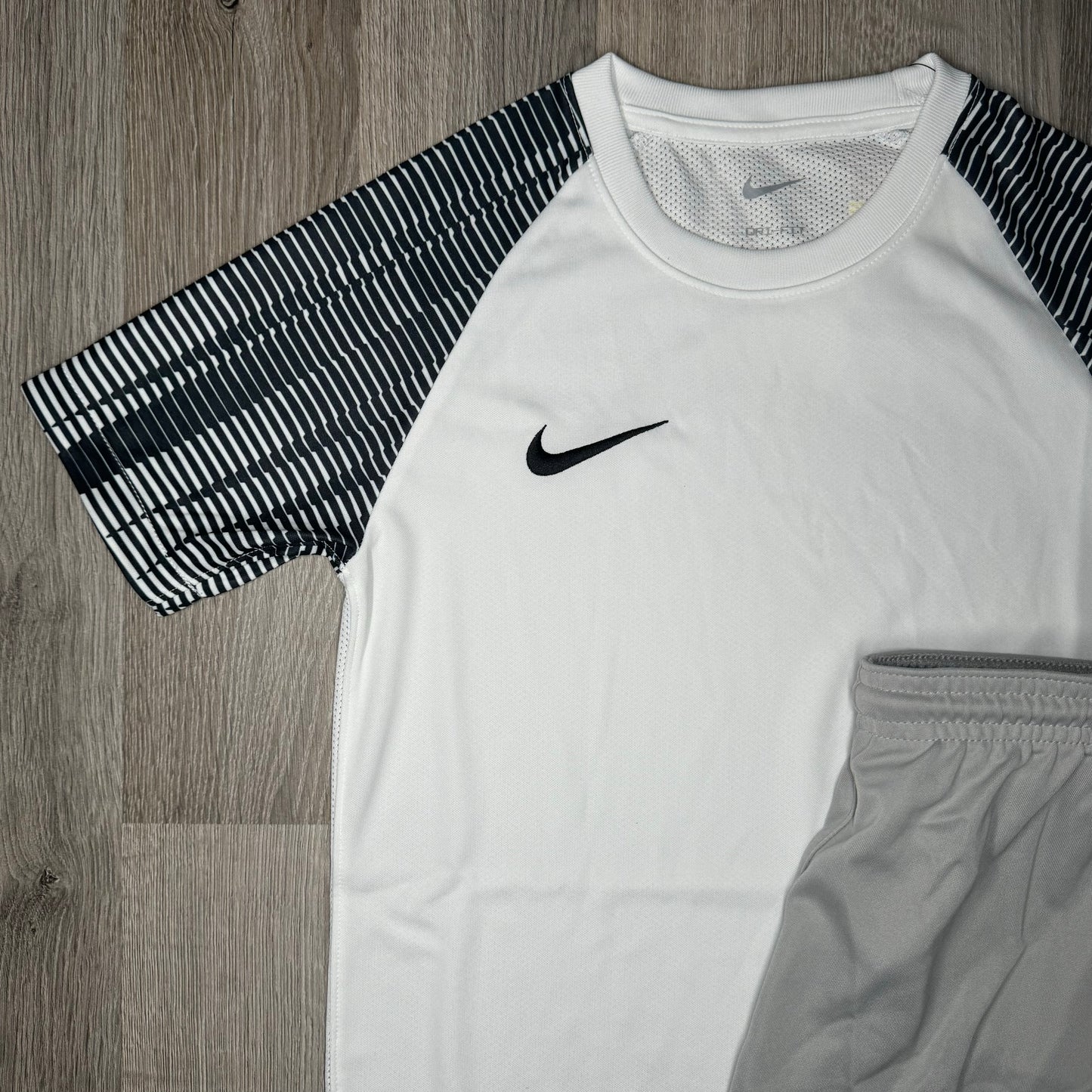 Nike Dri Fit Academy Set - Tee & Shorts - White / Grey (Junior)