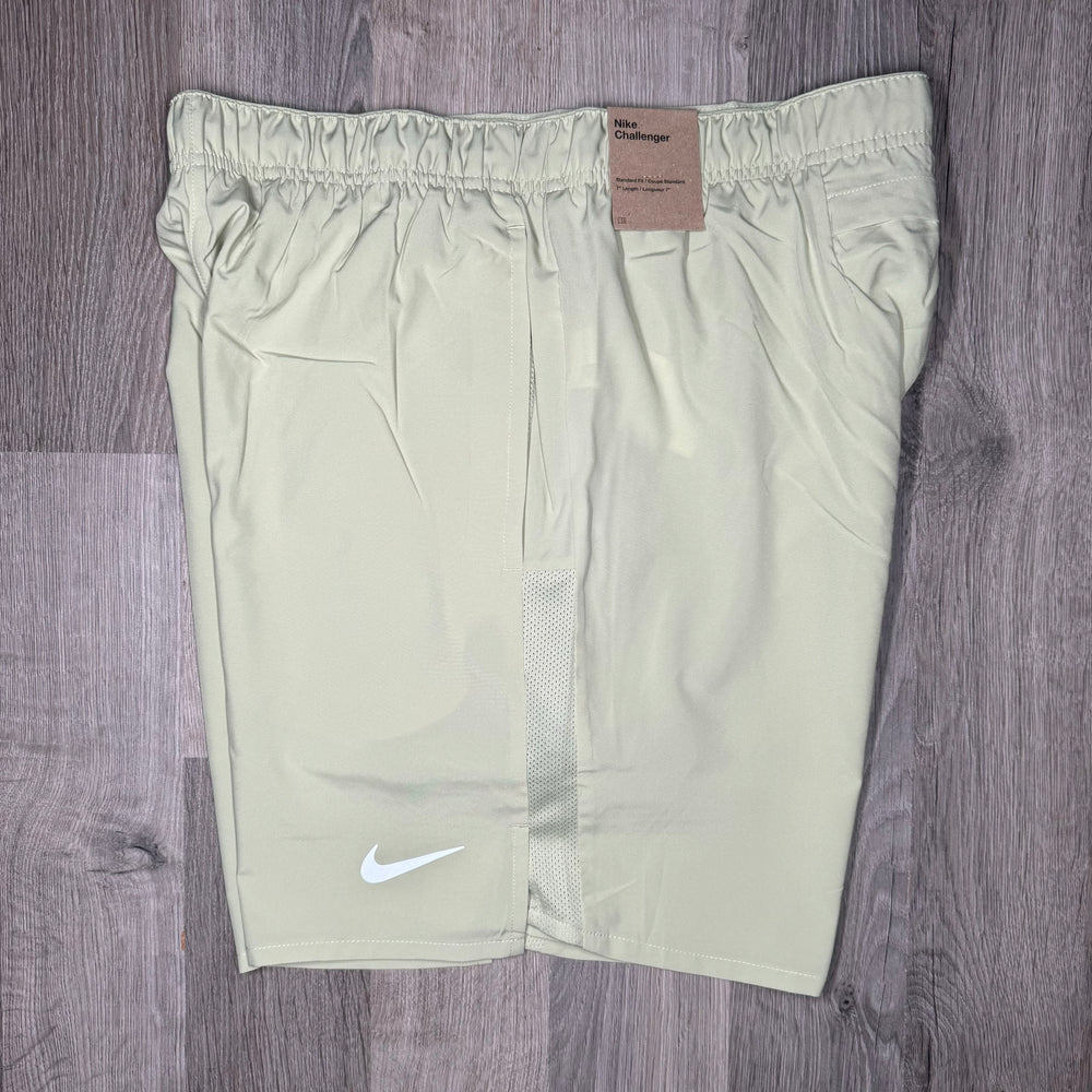 Nike Challenger Shorts Olive