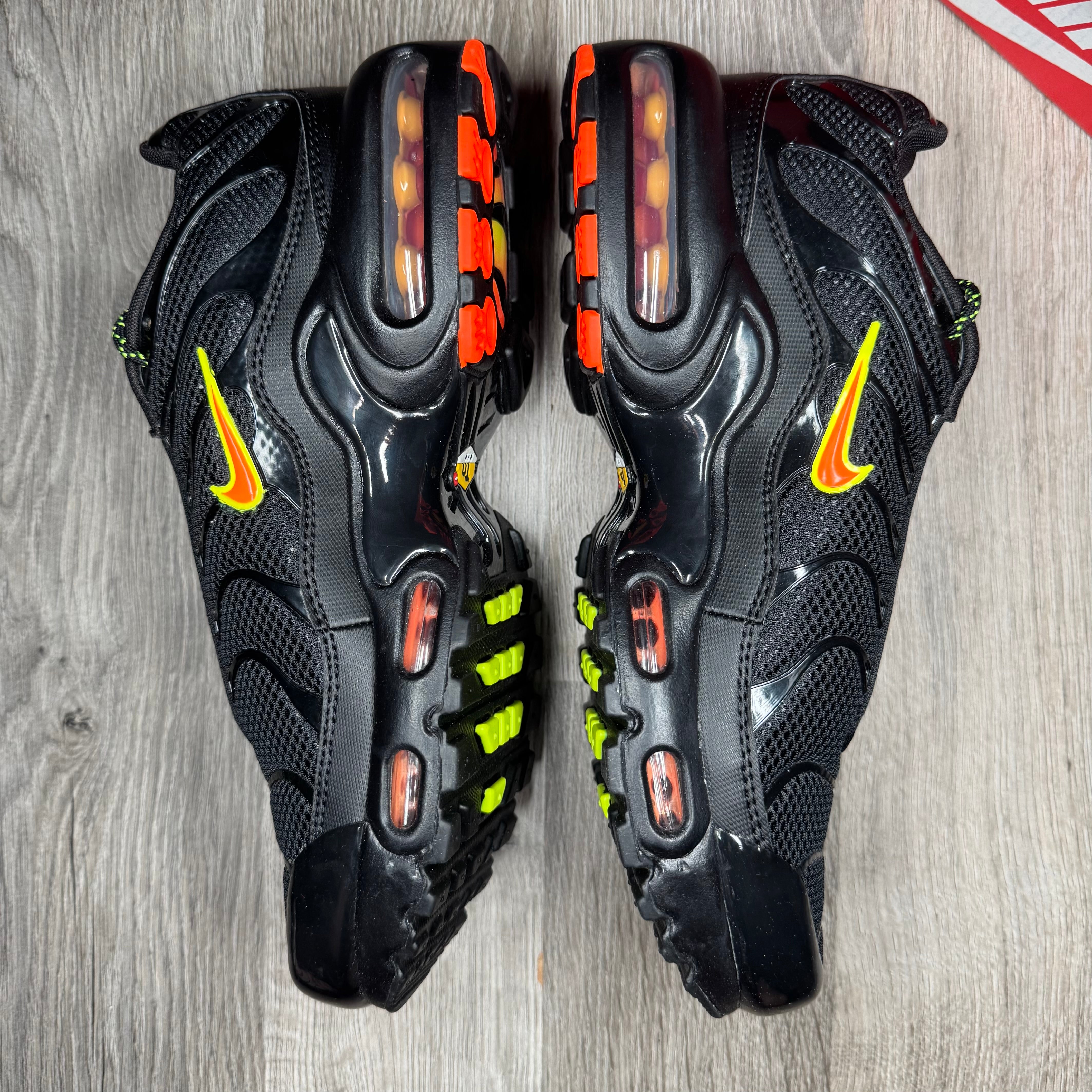 Nike Air Max Plus Black Volt Hyper Crimson Junior