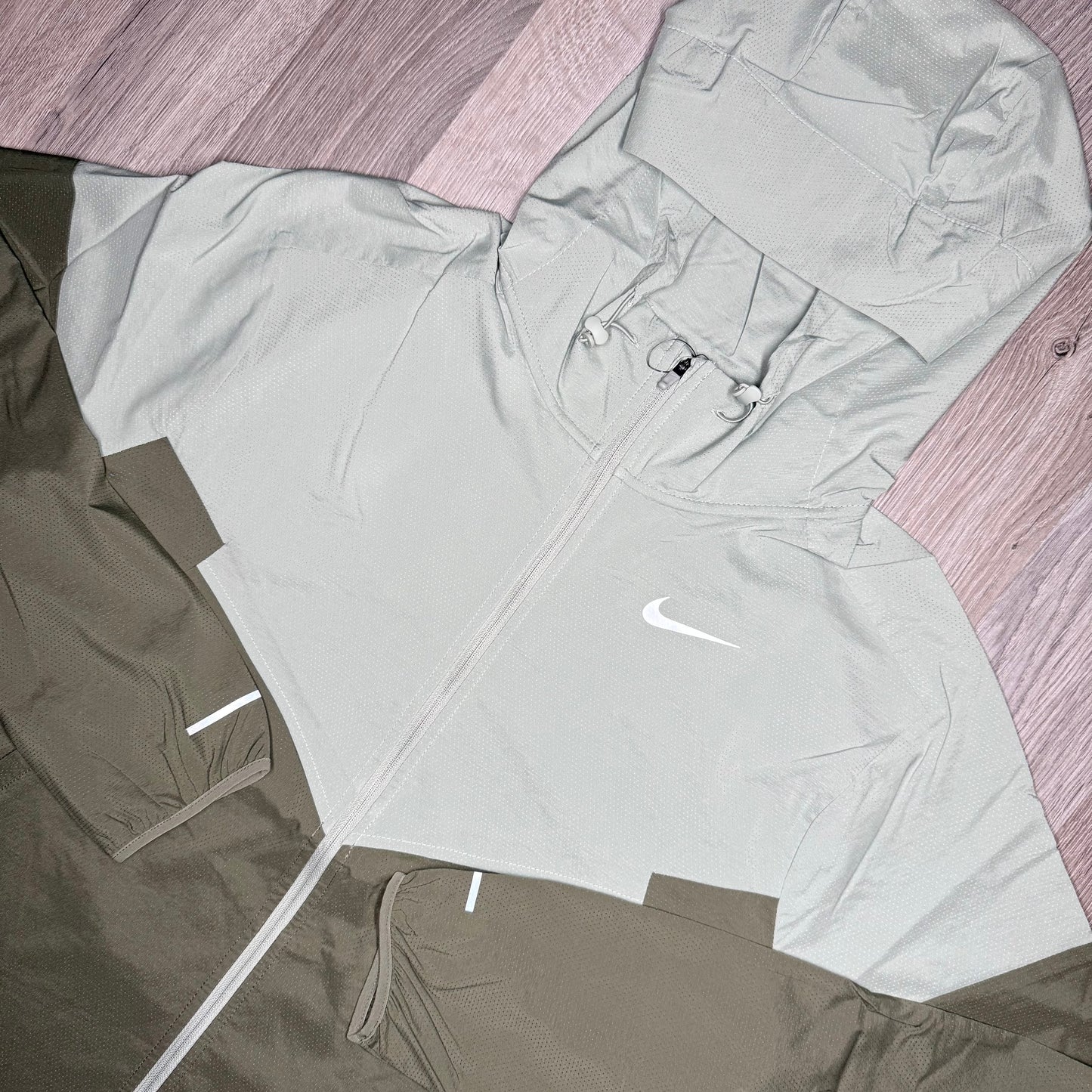 Nike Windrunner Khaki Olive