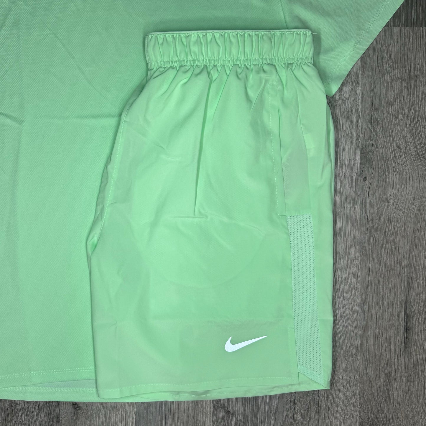 Nike Miler 3.0 / Challenger Set - Tee & Shorts - Vapour Green