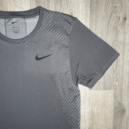 Nike Technical Tee Dotted Grey