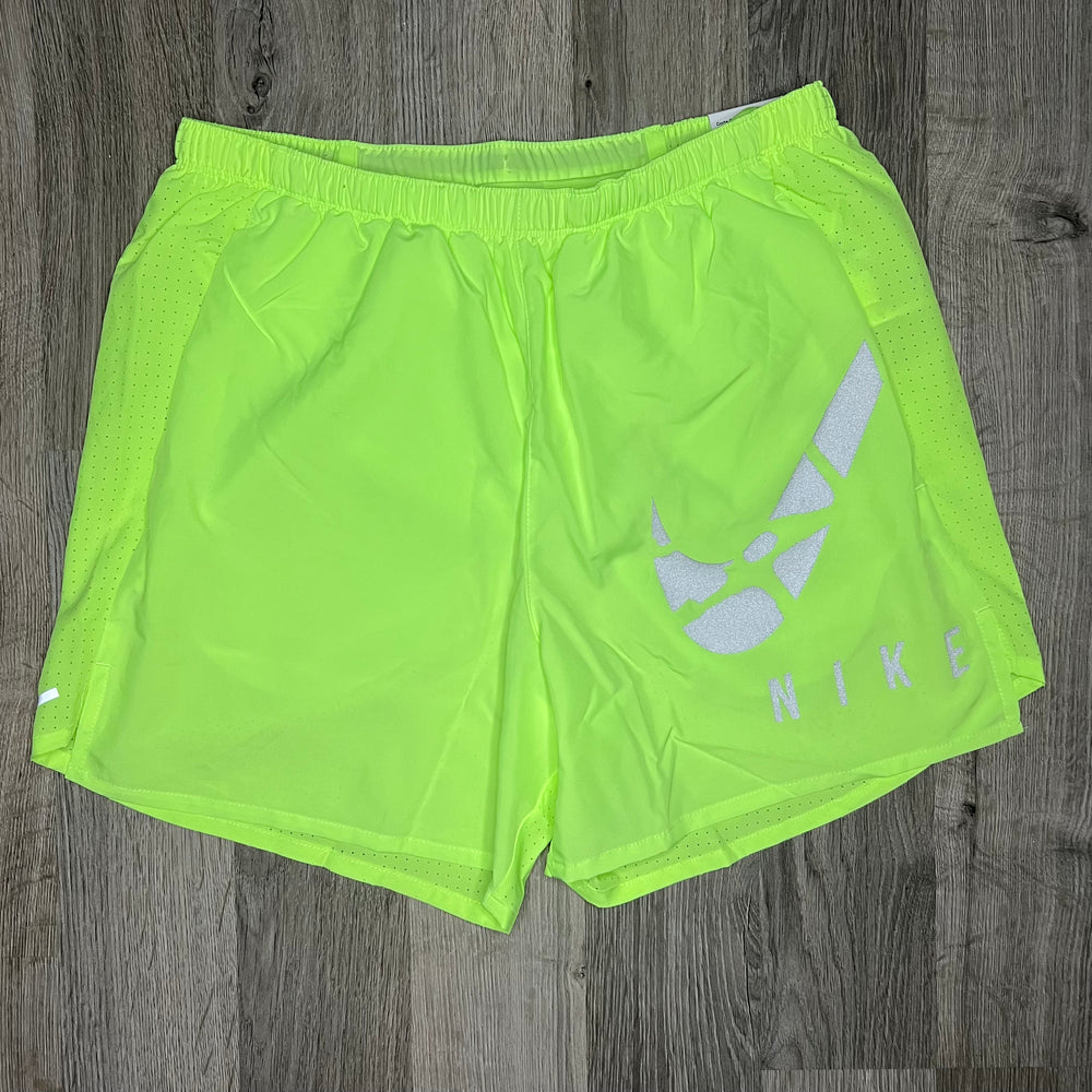 Nike Running Division Challenger Shorts Ghost Green