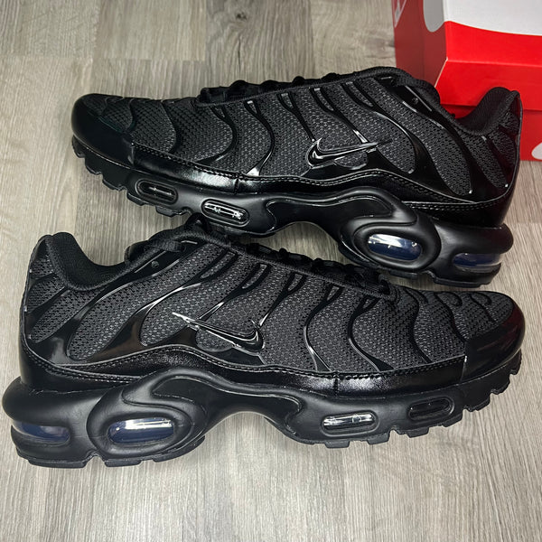 Black nike air max plus tn online