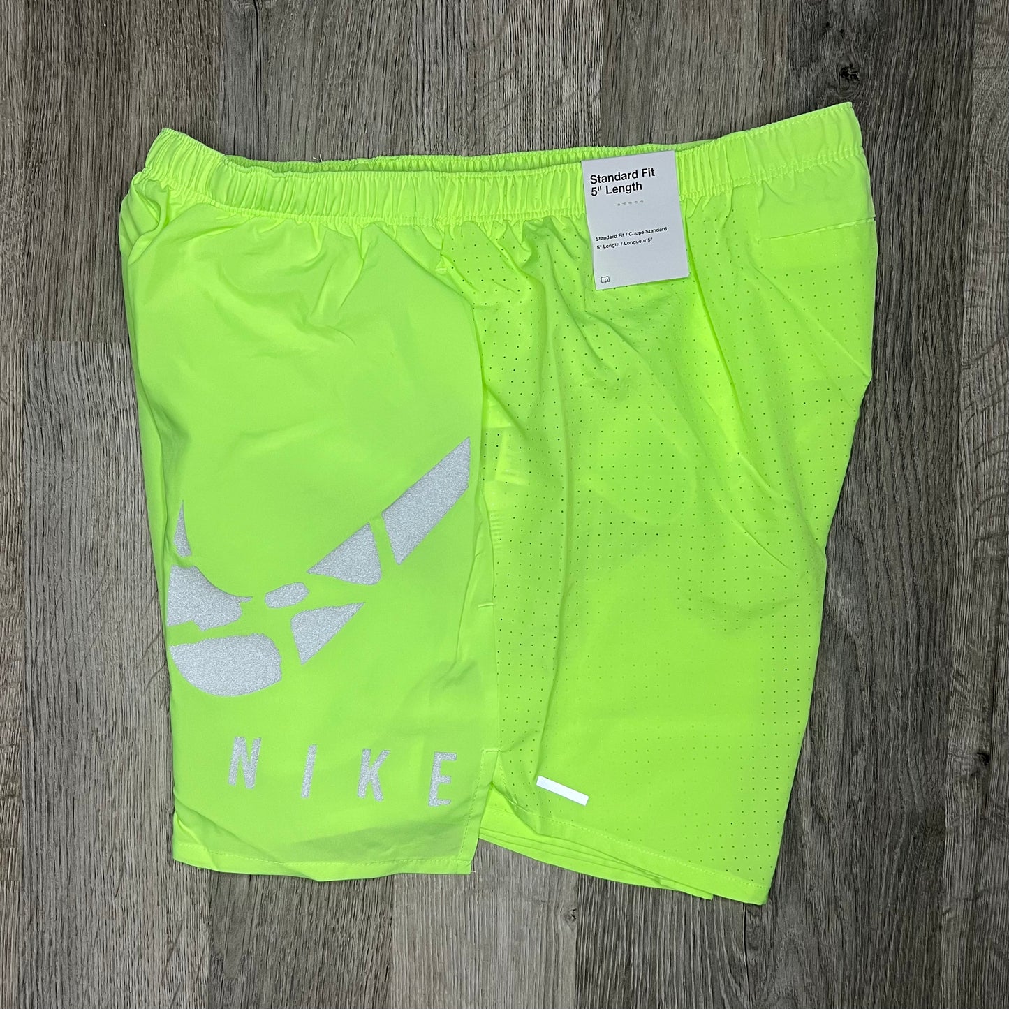 Nike Running Division Challenger Shorts Ghost Green
